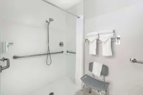 Comfort Suites Redmond Airport - Bathroom