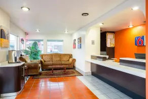 Motel 6-Wenatchee, WA - Coin salon dans le hall