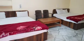 Ishwar Nain Hotel - Room
