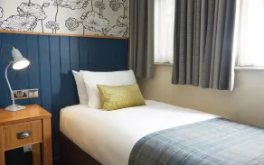 Red Lion Hotel by Greene King Inns - Room