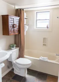 Vineyard Court Designer Suites Hotel - Salle de bain