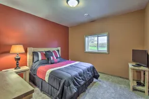 Lakefront Wisconsin Dells Home w/ Game Room - Interiør