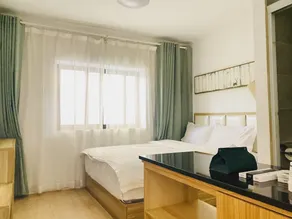 Hidden Garden Youth Hostel -Oriental Pearl &Lujiazui -Garden Social Area -Bar -Café -Free Laundry Luggage Storage -24H Front Desk -English Service - Room