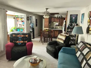 Rustic Suite in Small Town Alberta Canada 🍁 - Zona de estar