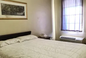 Cole Manor Motel By OYO Love Field Market Center - Room