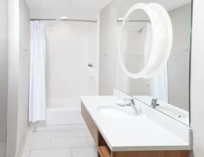 SpringHill Suites by Marriott Sioux Falls - Bathroom
