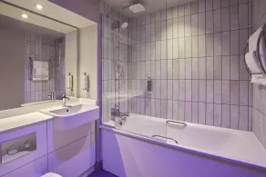 Premier Inn Braintree - Freeport Village - Baño