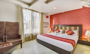 Hotel Raya Inn - Room