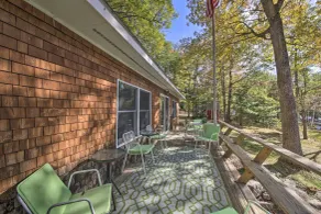 Lakefront Home With Deck, Dock, & Water Access! - Innenbereich