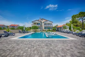 Apartments Basic - Piscina