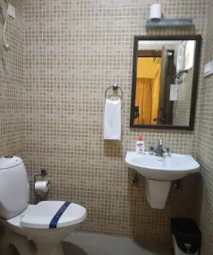 Hanu Reddy Residences Wallace Garden - Bathroom