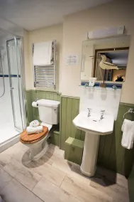 Bayards Cove Inn - Bathroom