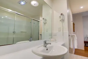 Mobys Beachside Retreat - Baño