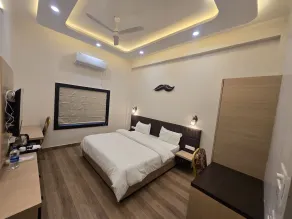 Hotel Divine Banaras - Quarto