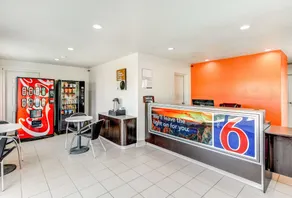 Motel 6 Waco - Lacy Lakeview - Rezeption
