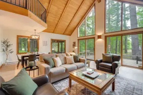 Private Beach on Shell Lake! Luxe Cabin Retreat - Innvendig