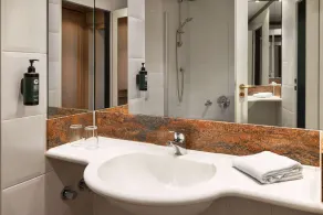 Amedia Hotel & Suites Leipzig, Trademark Collection by Wyndham - Bathroom
