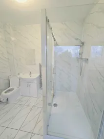 Kingswood Hotel - Bathroom