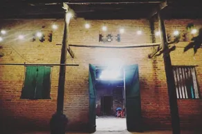 Green Door Ban Gioc - Hostel - Entrada (vista interior)