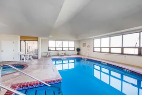 Quality Inn & Suites MidAmerica Industrial Park Area - Pool