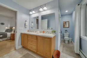 Peaceful Cavendish Retreat w/ Hot Tub & Fireplace! - Innvendig