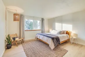 Port Townsend Escape w/ Deck, Bay & Mountain Views - Interiör