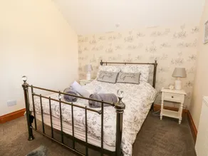 Ash Farm Cottage, CAERWYS - Habitación