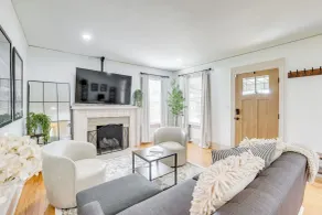 Walk to Amphitheater & Stadium: Home w/ Deck! - Interiør