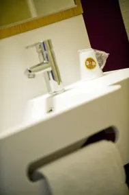 B&B HOTEL Grenoble Centre Verlaine - Salle de bain