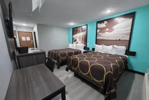 Super 8 by Wyndham Emporia - Chambre
