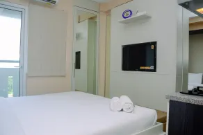 Comfy Studio Green Pramuka Apartment with City View - Habitación