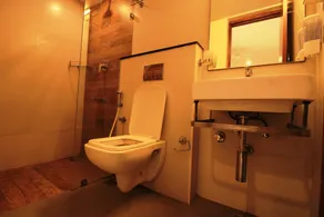 Arunaa Inn Airport Hotel, Chennai - Bathroom