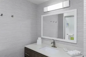 Home2 Suites by Hilton Austin East Side 5th Street - Bathroom
