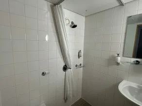 Broadview Hotel - Bathroom