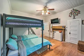 Burgaw House w/ Large Covered Porch & Swing! - Interiør