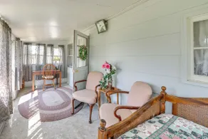 Hike & Fish: Rustic, Timeless Mckee Home w/ Yard - Innenbereich
