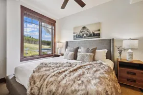 Luxury Crystal Peak Lodge 2 Bedroom Condo - Ski In, Ski Out - Værelse