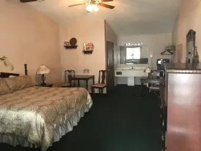 Longhouse Lodge Motel - Chambre
