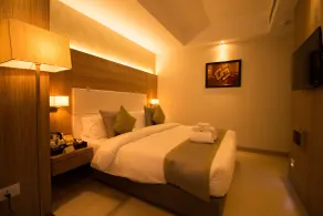 The Maureen - Room