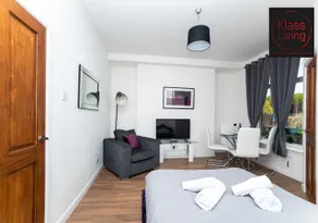 Cosy Apartment by Klass Living Bellshill - Zimmer
