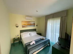 Apulia Hotel Baia dei Faraglioni Resort - Chambre