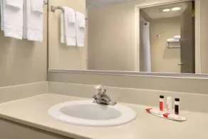 Super 8 by Wyndham Chambersburg I-81 - Salle de bain