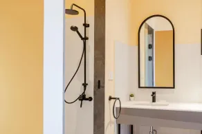 grey l studio apartments Downtown Alexandria Menasce House - Baño