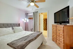 Salem Getaway w/ Hot Tub Near Parks & Boating! - Værelse