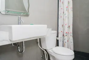 Comfort 2BR Paddington Heights Apartment By Travelio - Salle de bain