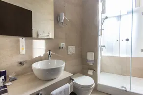 Hotel Grand Hedonist - Baño
