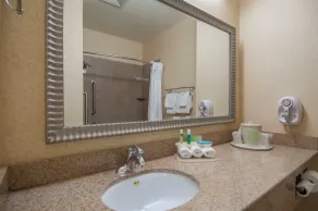 Holiday Inn Express and Suites Bakersfield Central by IHG - Bad