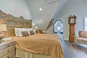 Enchanting Tryon Home w/ Hot Tub ~ 14 Mi to Tiec! - Zimmer