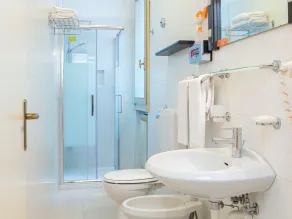 Hotel University - Bathroom
