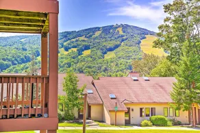 Mt Snow Condo with Pool Mountain Views Half Mile to Mtn - Innvendig